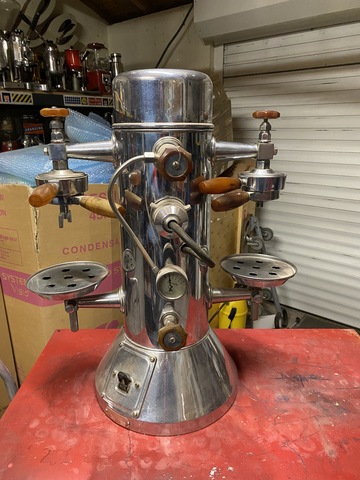 ancienne machine a cafe arom ou roma